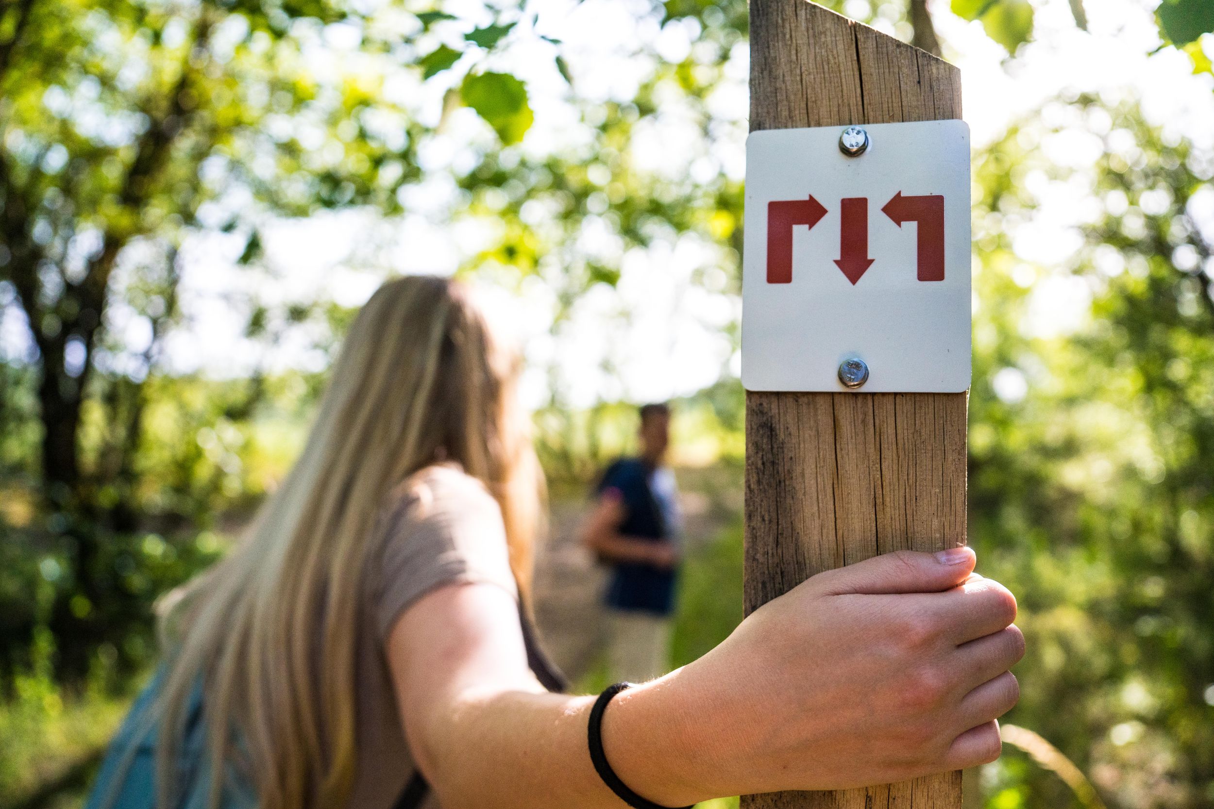 Nahaufnahme des Markierungszeichens auf dem Minett Trail