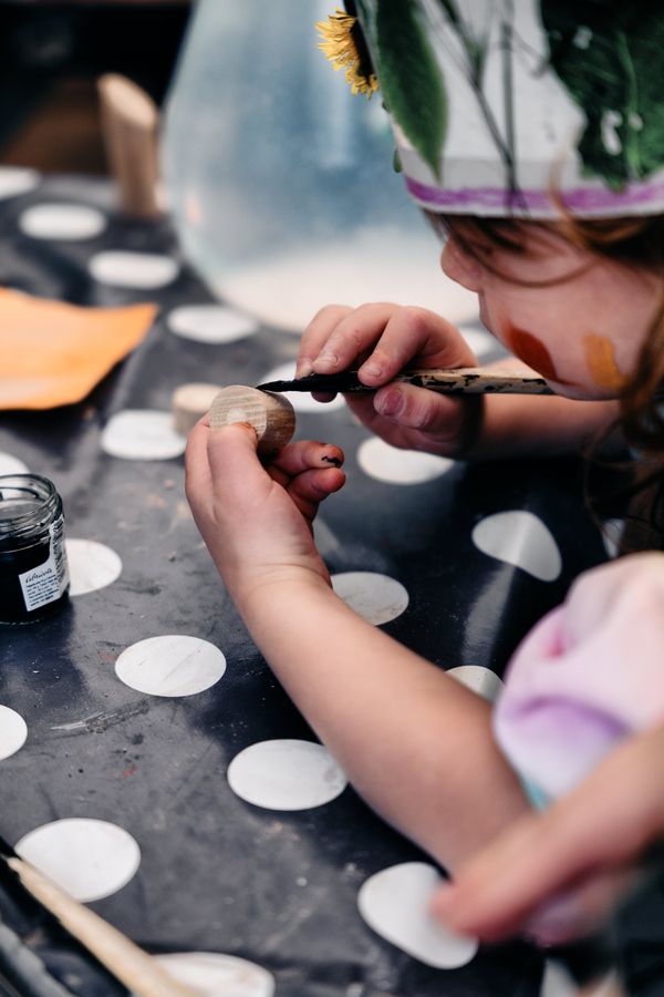 Children taking part in a workshop at the "Dag an der Natur"